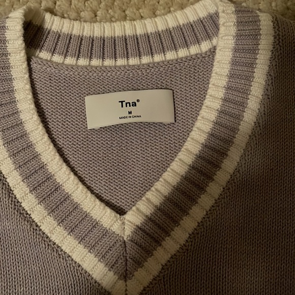 Never worn aritzia purple sweater vest - Picture 2 of 2